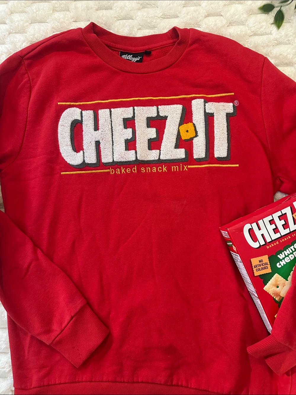 VINTAGE Cheez-It Red Logo Crewneck Sweatshirt - Women's